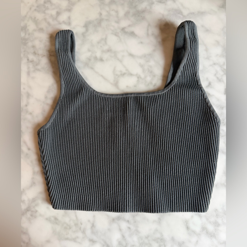 Aritzia Babaton Ribbed Square Neck Crop Tank Charcoal Medium Normcore Scandi - Picture 3 of 6